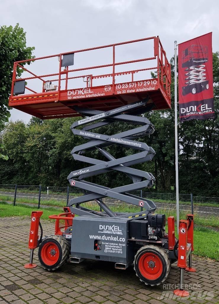 SkyJack SJ68832 RTE Ollós emelők