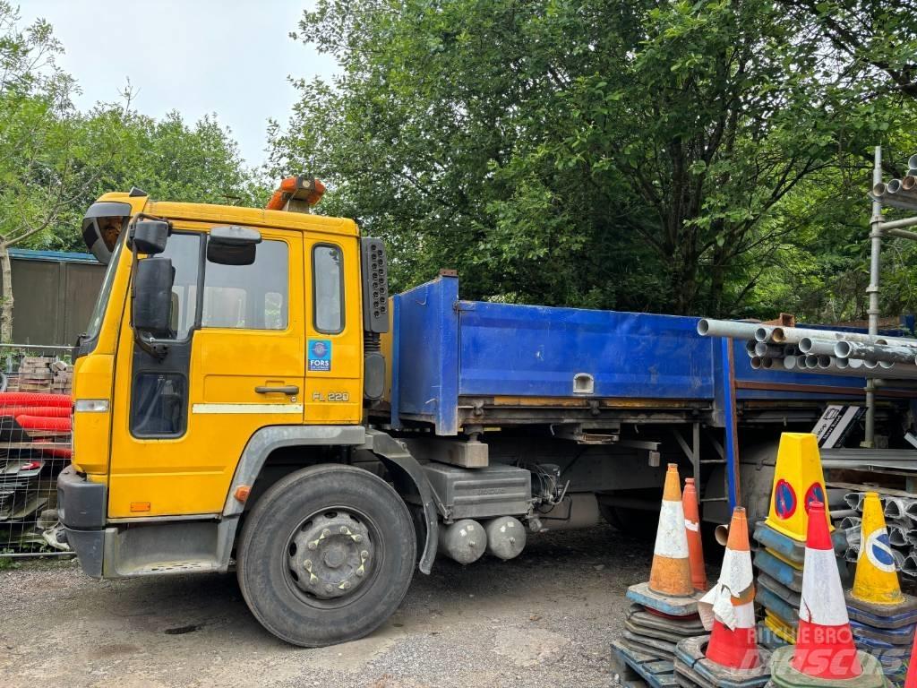 Volvo FL 220 Platós / Ponyvás teherautók