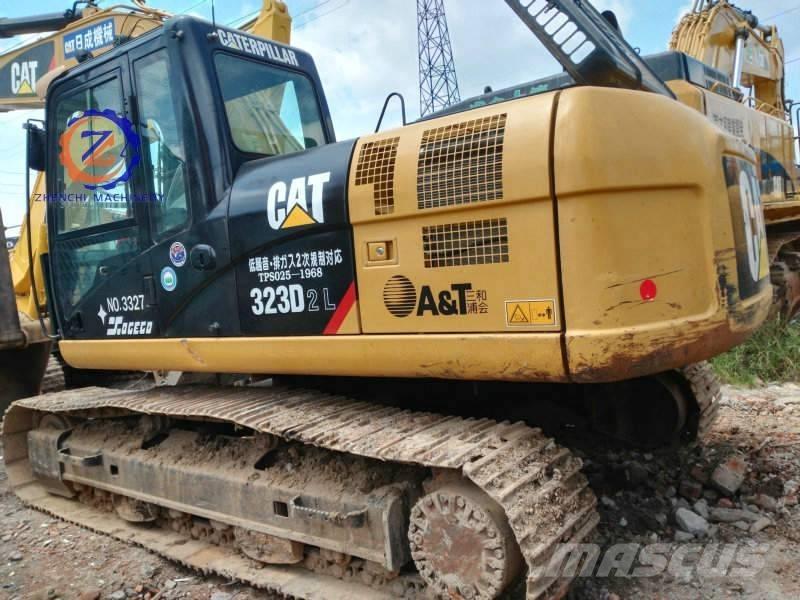CAT 323 D L Lánctalpas kotrók