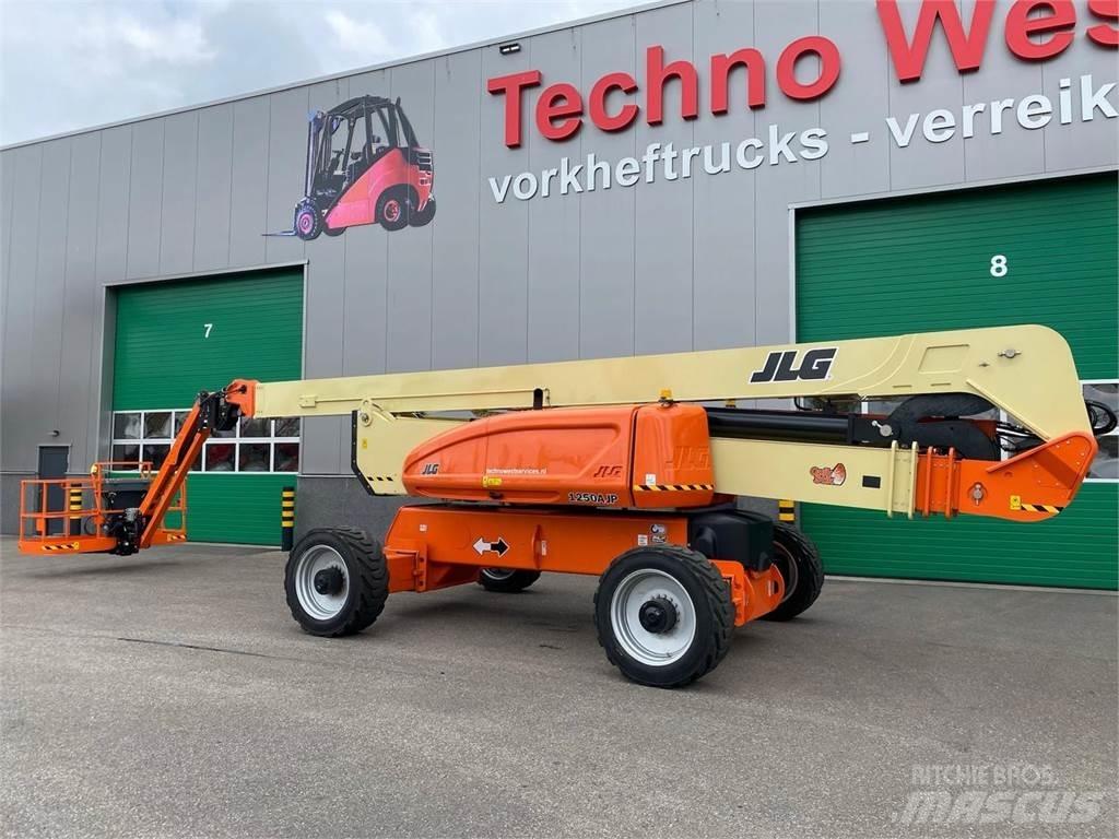JLG 1250AJP Karos emelők
