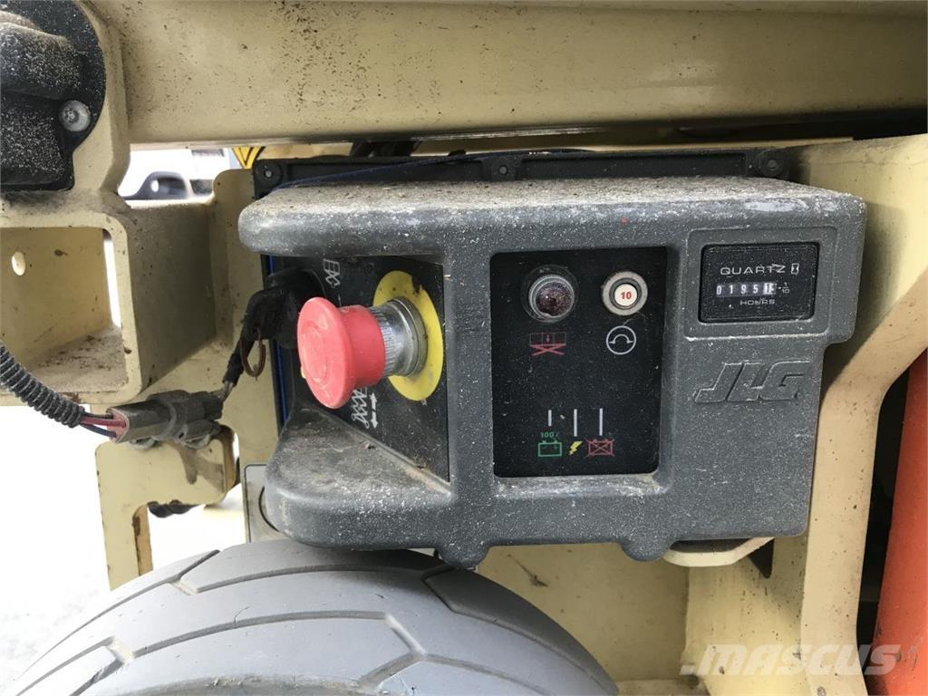 JLG 1930ES (1886) Ollós emelők