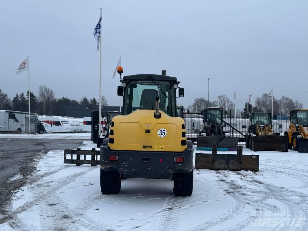 Yanmar V 120 Gumikerekes homlokrakodók