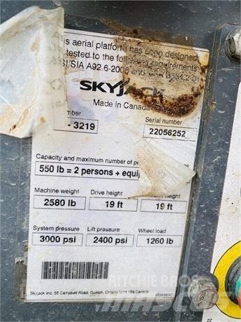 SkyJack SJ 3219 Ollós emelők
