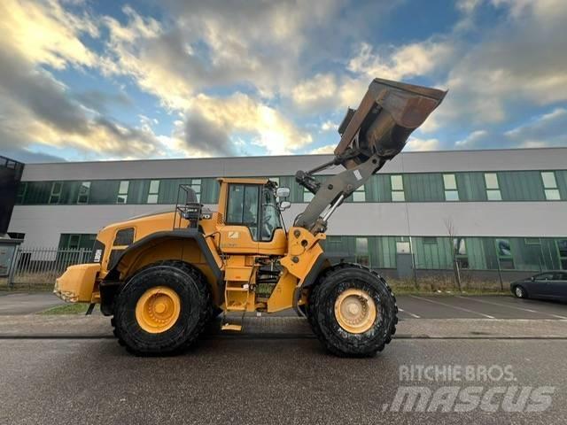 Volvo 180 H Gumikerekes homlokrakodók