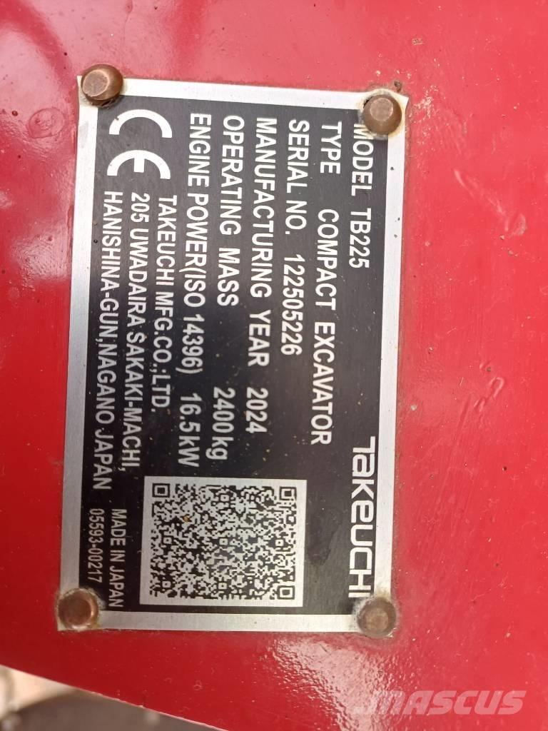Takeuchi TB 225 Mini kotrók < 7t