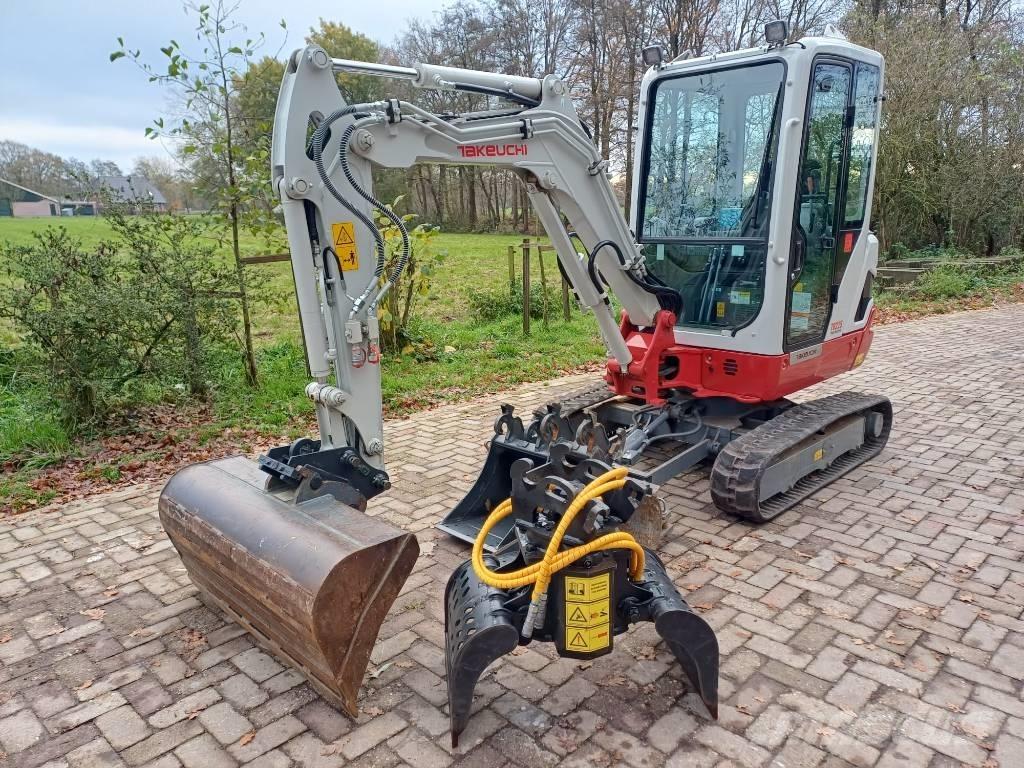 Takeuchi TB 225 Mini kotrók < 7t