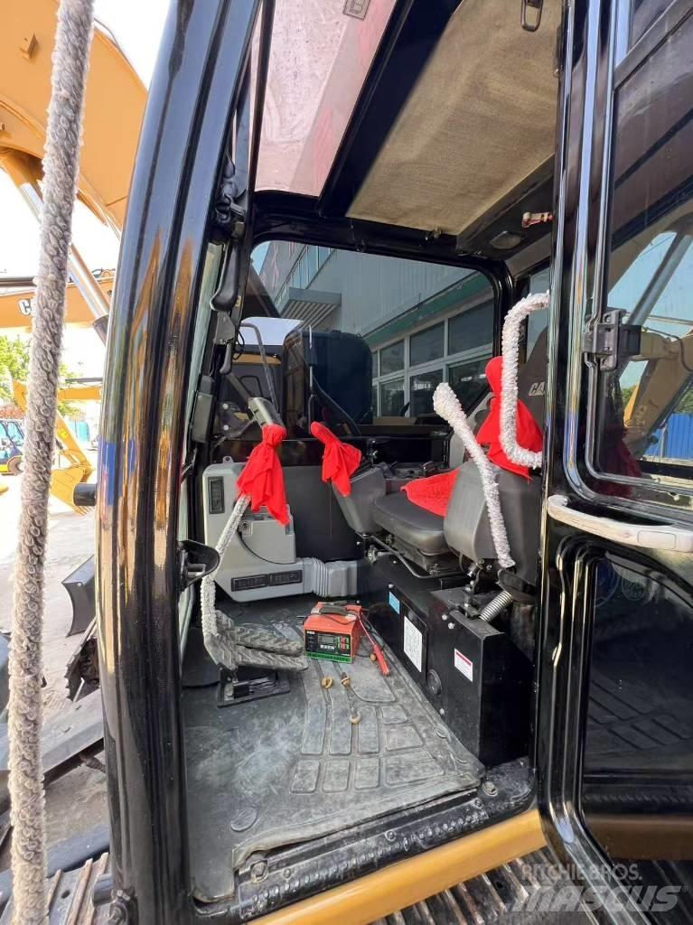 CAT 307 Mini kotrók < 7t