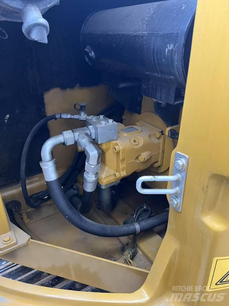 CAT 307 Mini kotrók < 7t