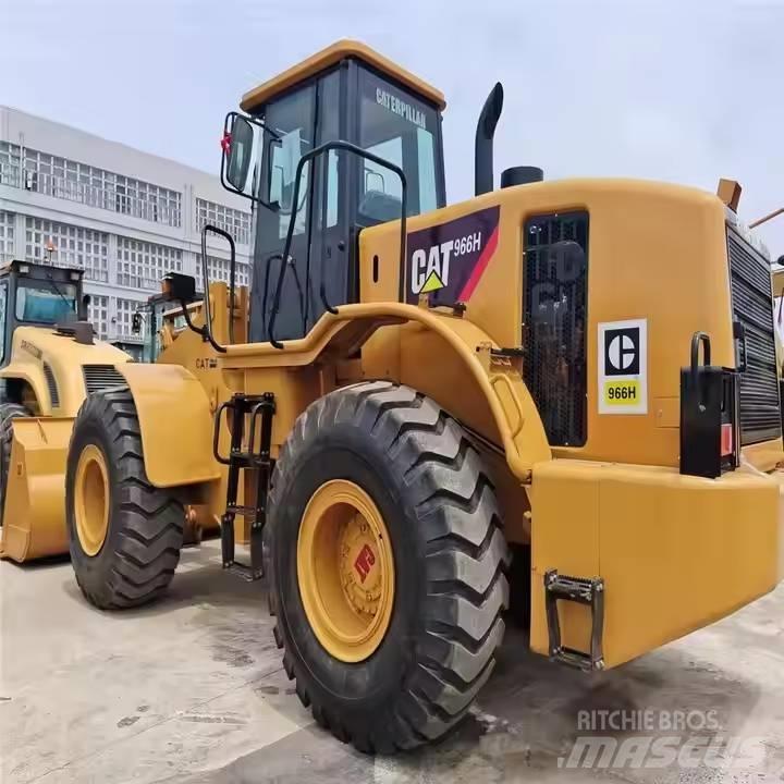 CAT 966H Gumikerekes homlokrakodók