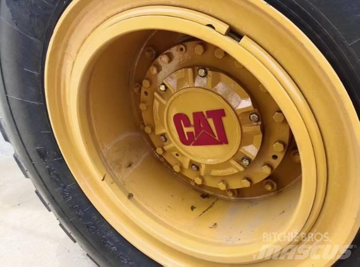 CAT 966H Gumikerekes homlokrakodók