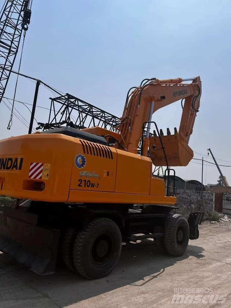 Hyundai 210w-9 Gumikerekes kotrók