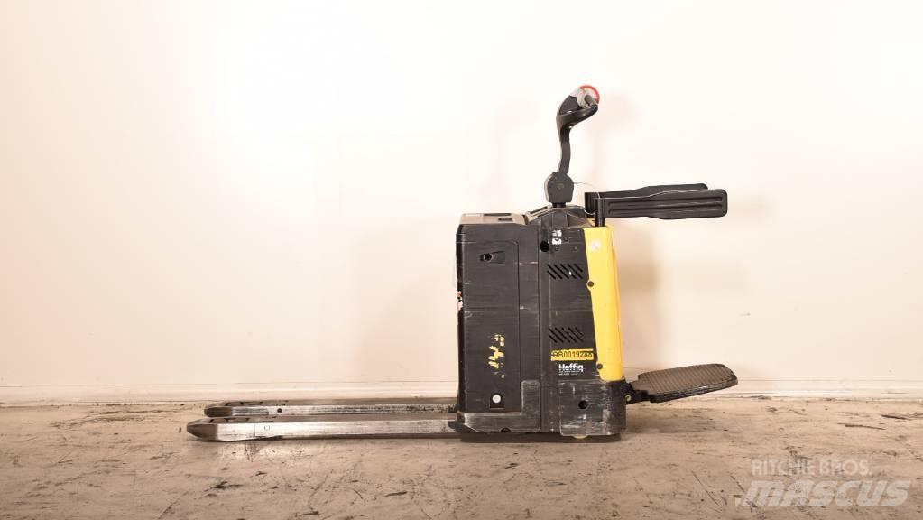 Hyster P 2.0 S Vezetőállásos alacsony emelőkocsi
