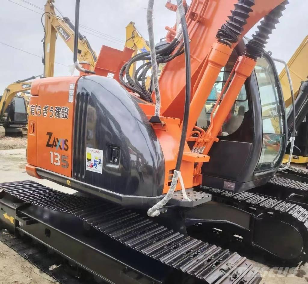 Hitachi 135US Lánctalpas kotrók