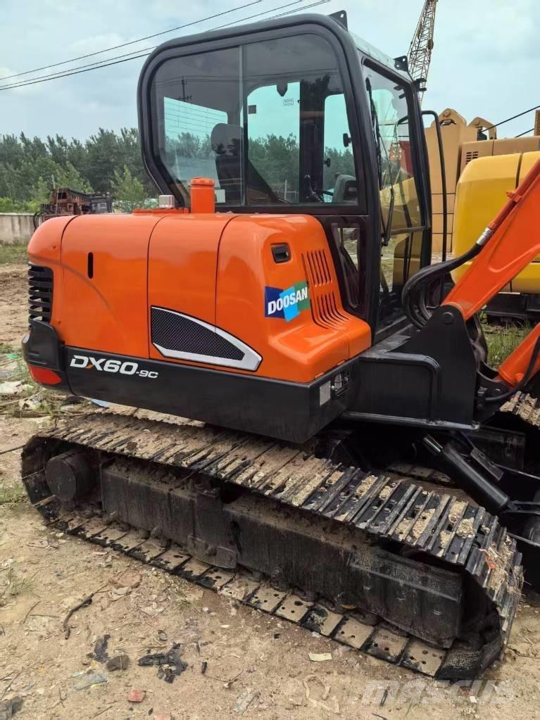 Doosan DX 60 Lánctalpas kotrók