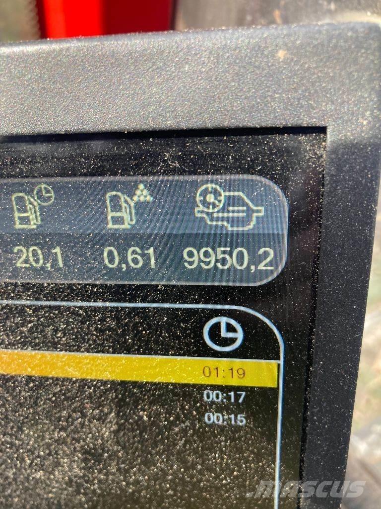 Komatsu 951 Betakarítók