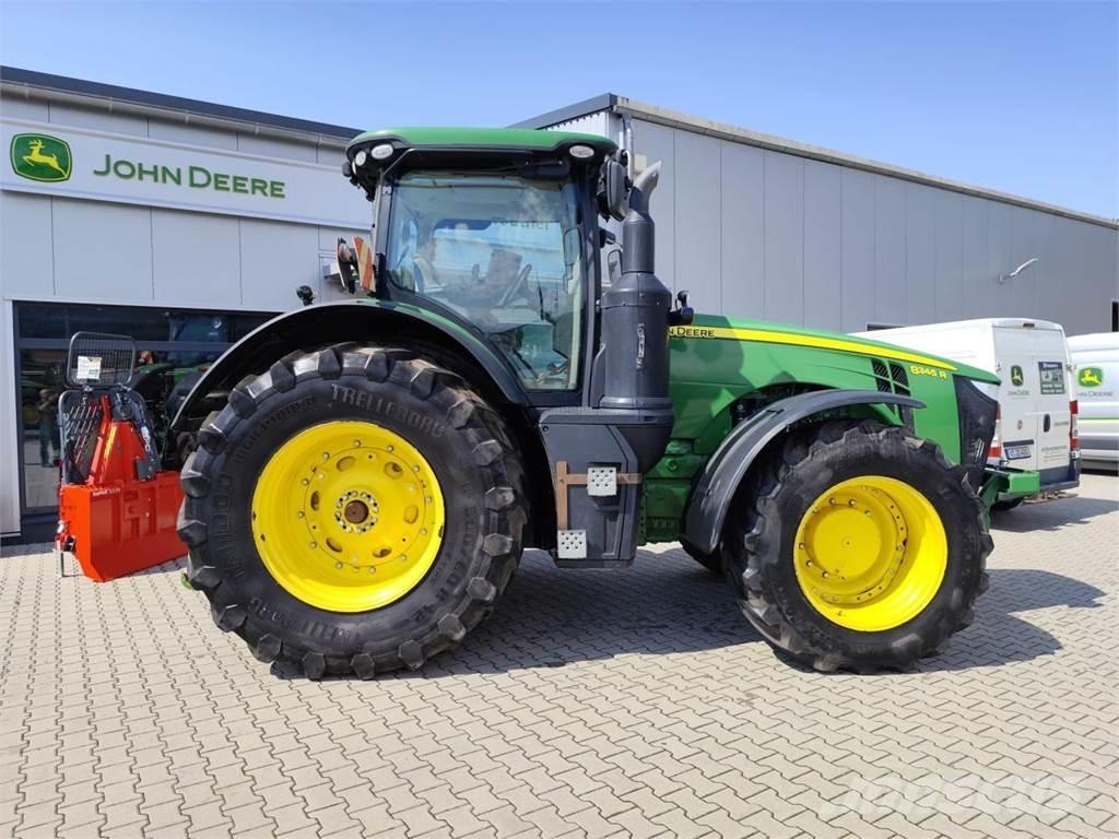 John Deere 8345R Traktorok