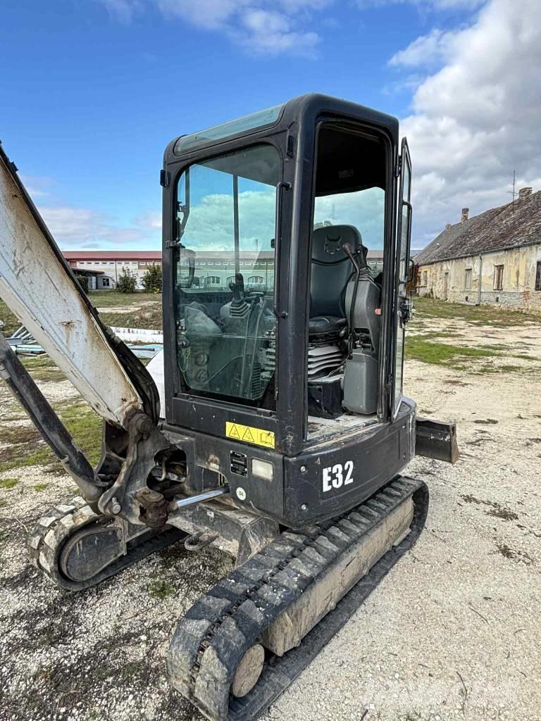 Bobcat E 32 Mini kotrók < 7t