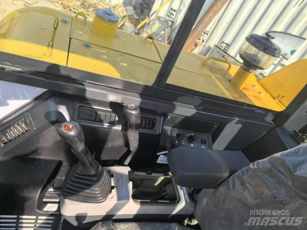 Komatsu PC 58 Lánctalpas kotrók