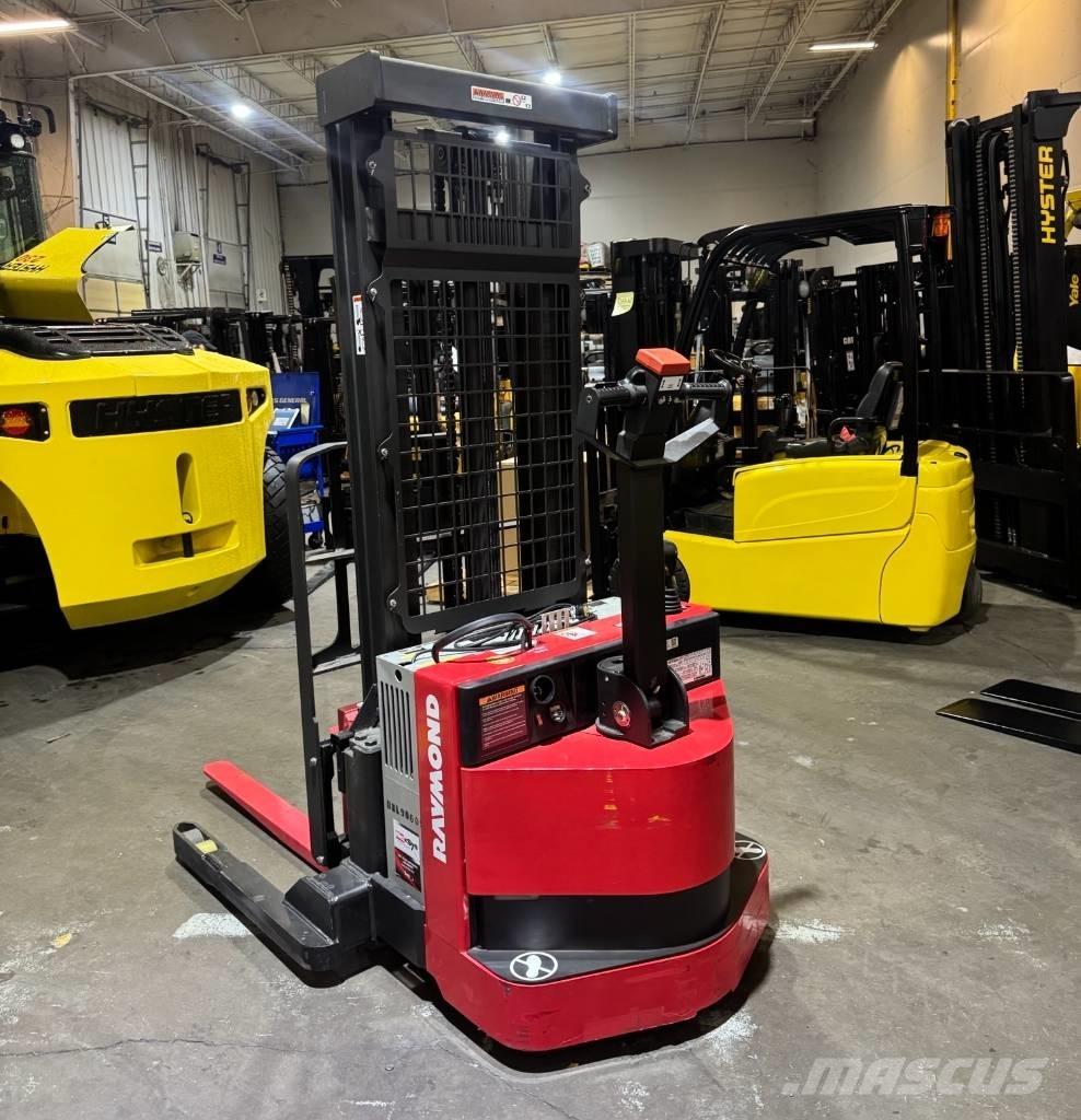 Raymond RSS40 Elektromos gyalogkíséretű targoncák