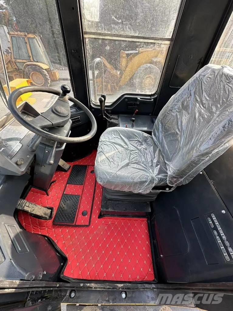 Komatsu WA 380 Gumikerekes homlokrakodók