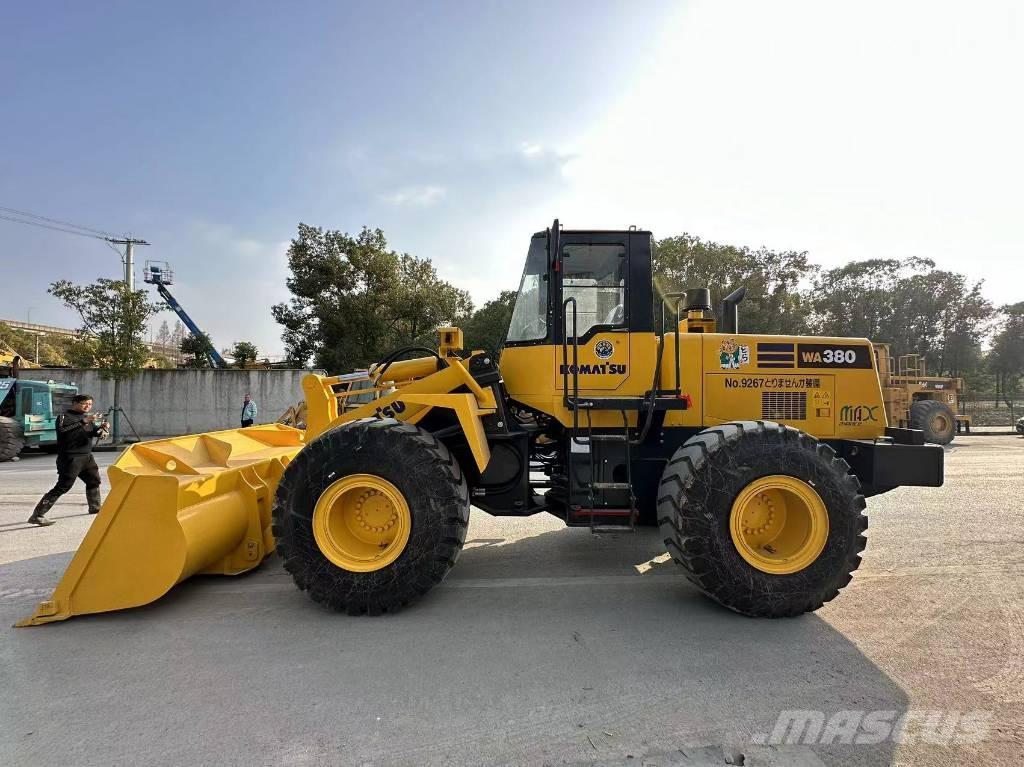 Komatsu WA 380 Gumikerekes homlokrakodók