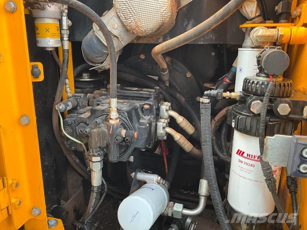 JCB JS 130 LC Lánctalpas kotrók