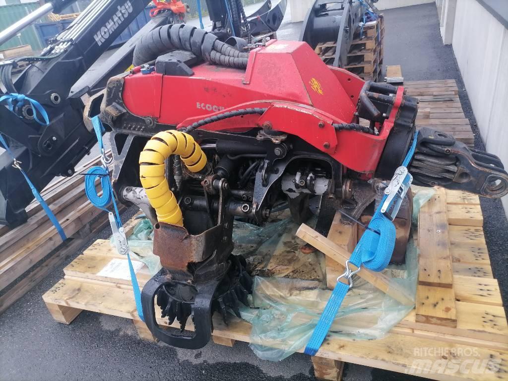 Komatsu C 124 Betakarítók