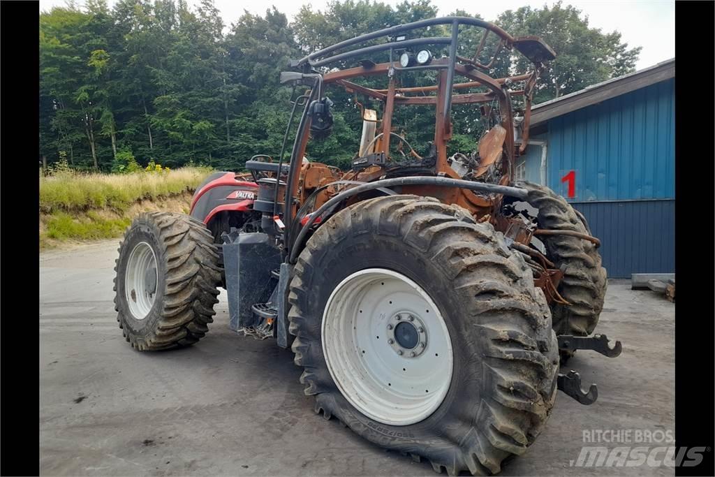 Valtra T254 Traktorok