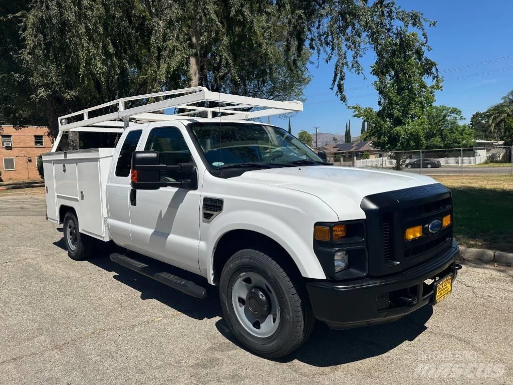 Ford F 350 SD Kis teherszállító/Platós kocsi