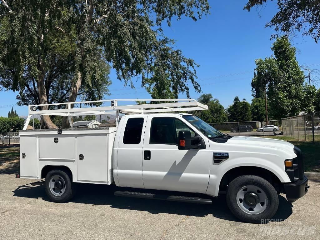 Ford F 350 SD Kis teherszállító/Platós kocsi