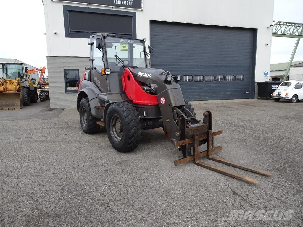 Mecalac AS700 Gumikerekes homlokrakodók