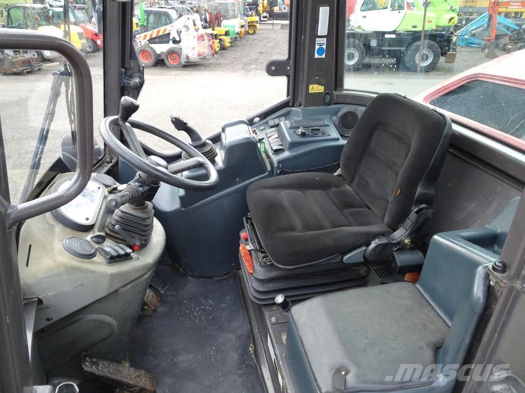 Mecalac AS700 Gumikerekes homlokrakodók