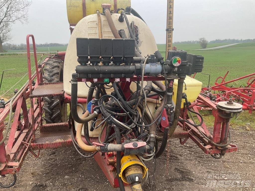 Hardi 2400 Vontatott trágyaszórók