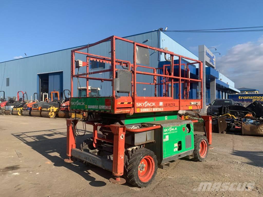 SkyJack SJ 6832 RT Ollós emelők