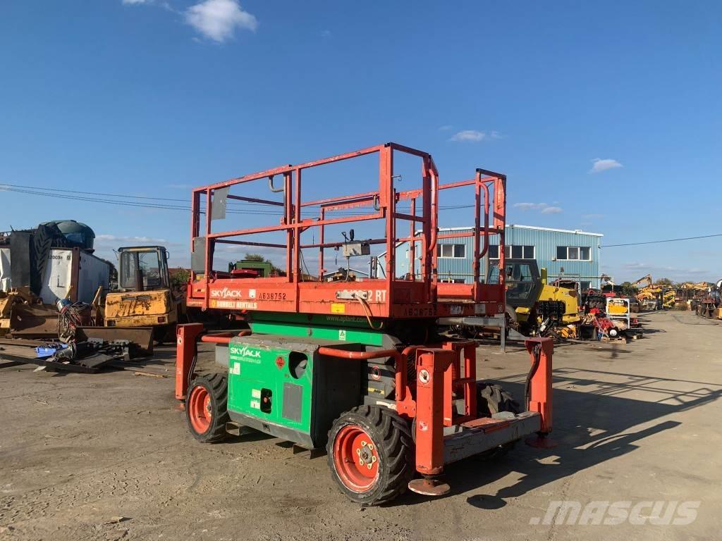 SkyJack SJ 6832 RT Ollós emelők