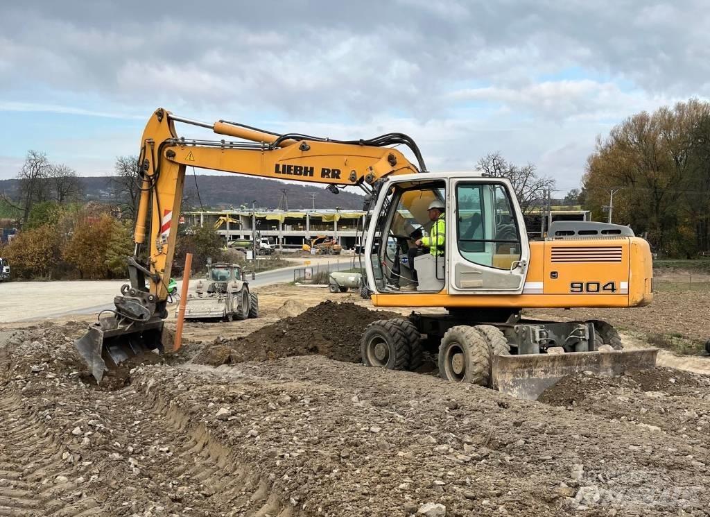 Liebherr A-904 900 Gumikerekes kotrók
