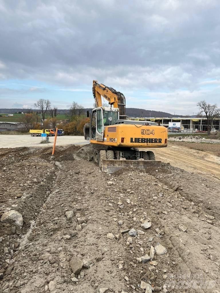 Liebherr A-904 900 Gumikerekes kotrók