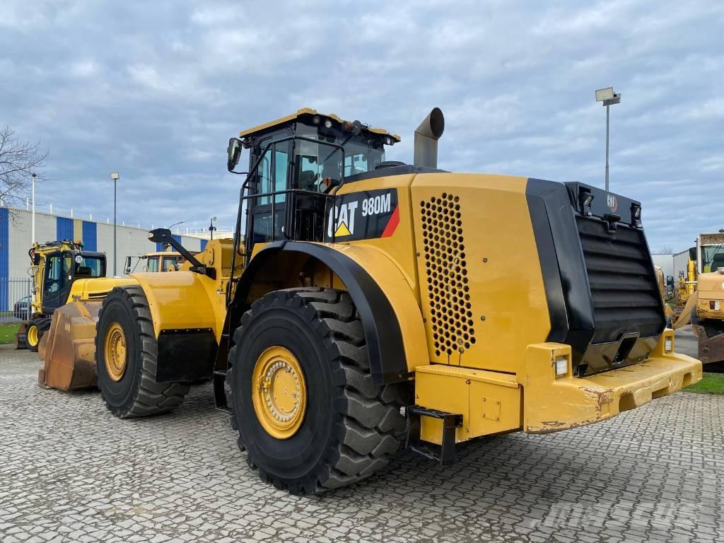 CAT 980M Gumikerekes homlokrakodók