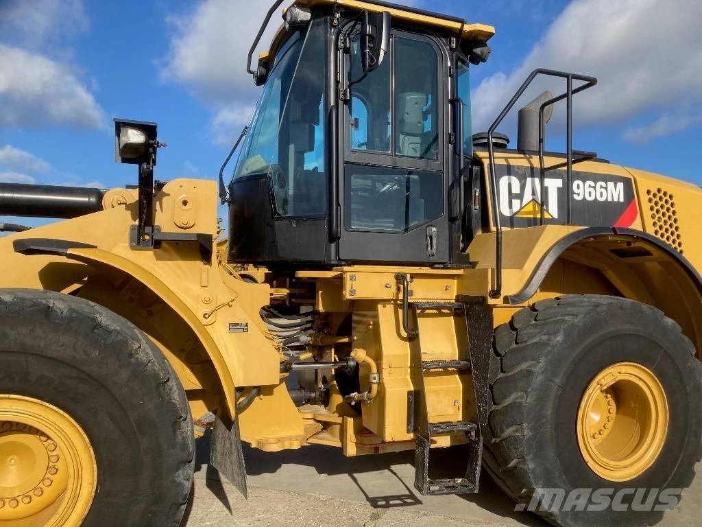 CAT 966 M Gumikerekes homlokrakodók