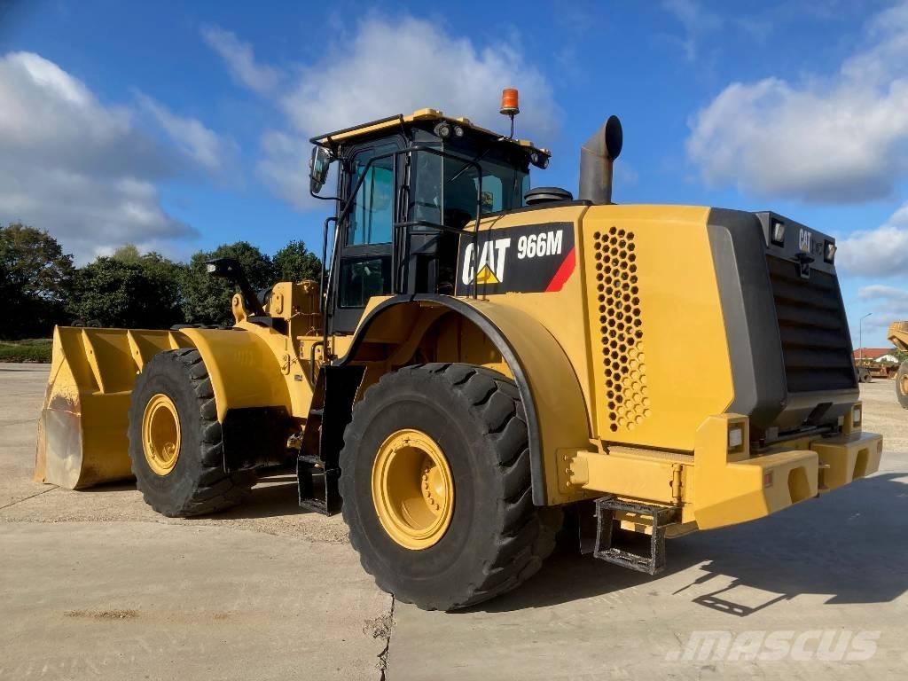 CAT 966 M Gumikerekes homlokrakodók