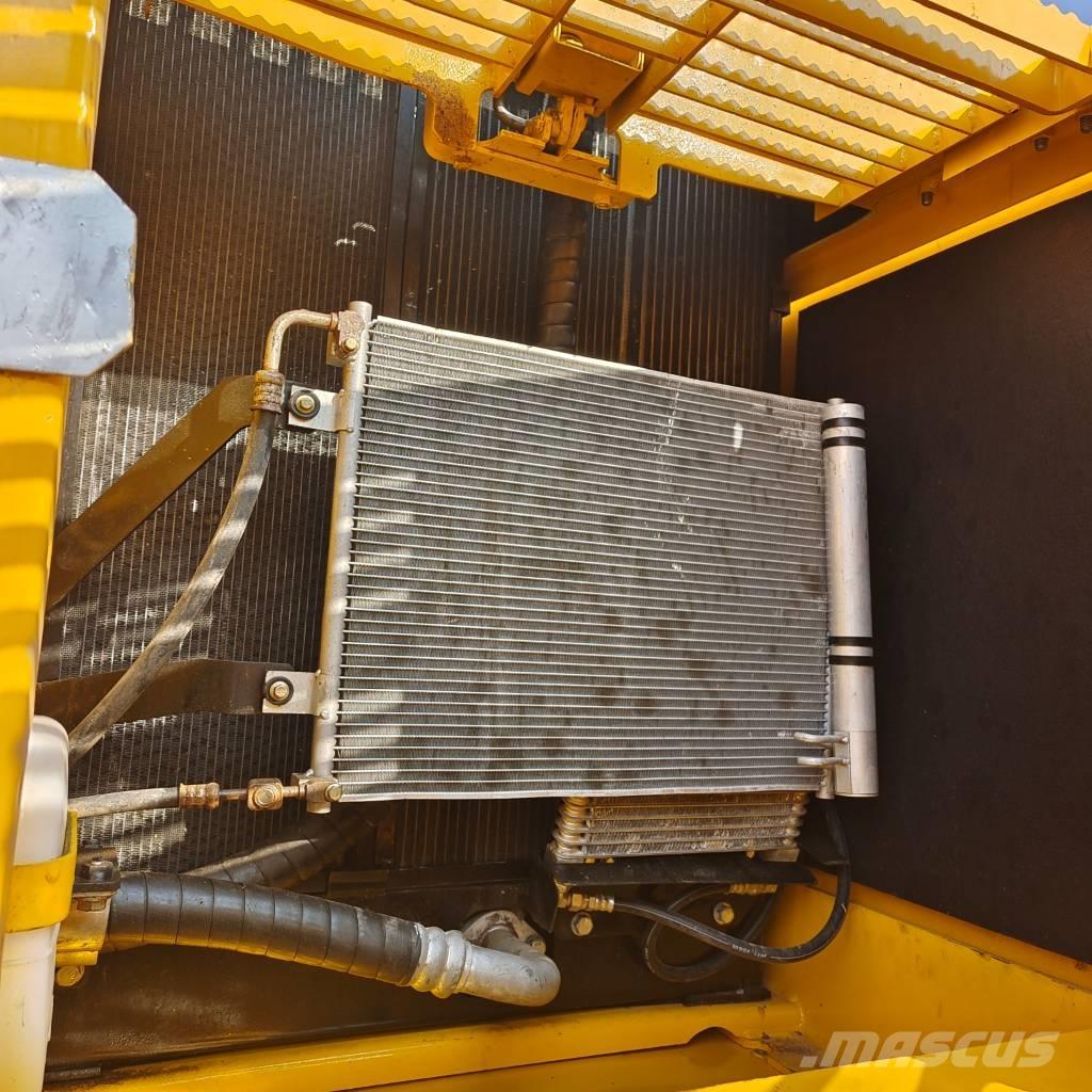 Komatsu PC 200 Lánctalpas kotrók