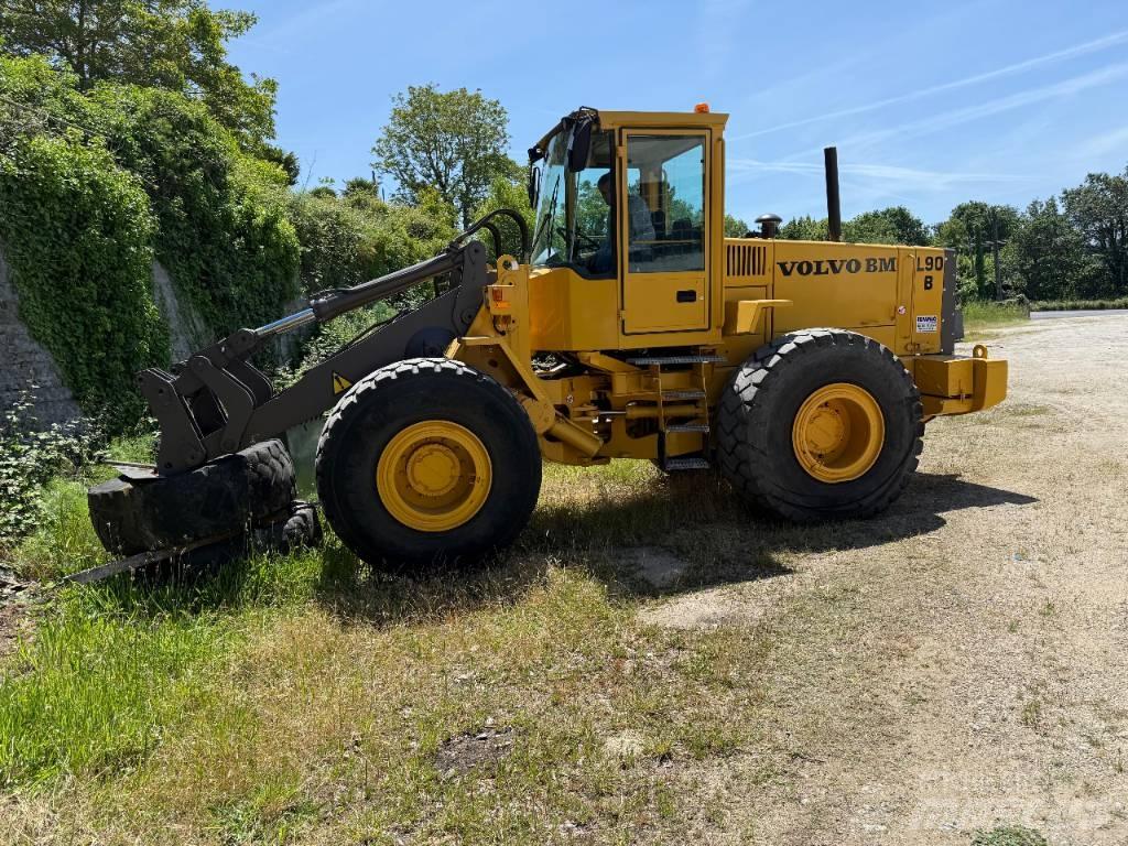 Volvo L90B Gumikerekes homlokrakodók
