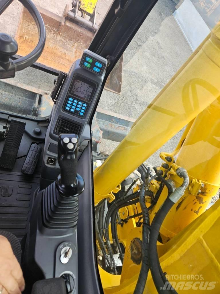 Komatsu PW 160-7 Gumikerekes kotrók