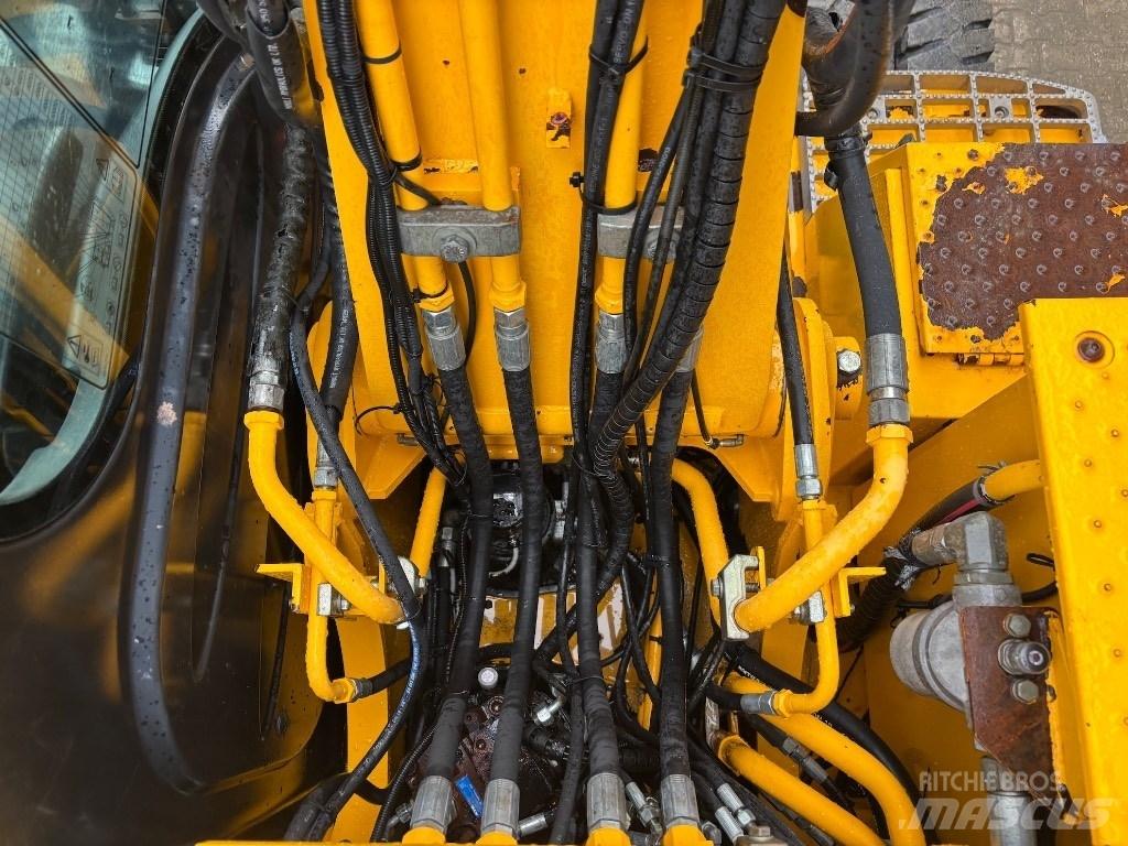 JCB JS 145 W - 160 W Gumikerekes kotrók