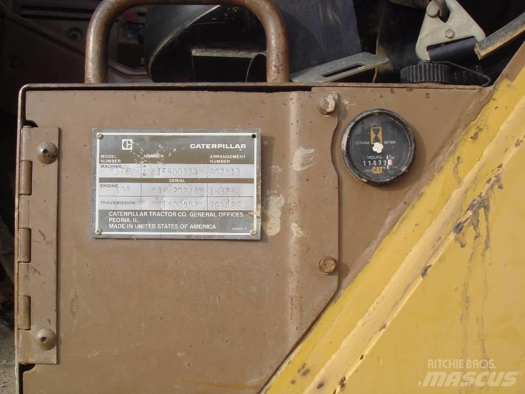 CAT 637E Földnyesők (szkréperek)