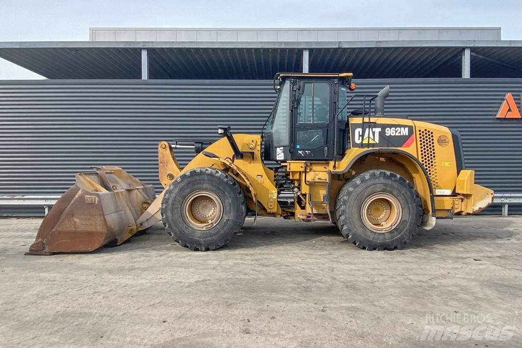 CAT 962M Gumikerekes homlokrakodók