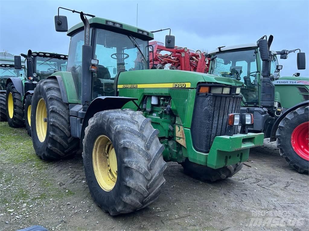 John Deere 8100 Traktorok