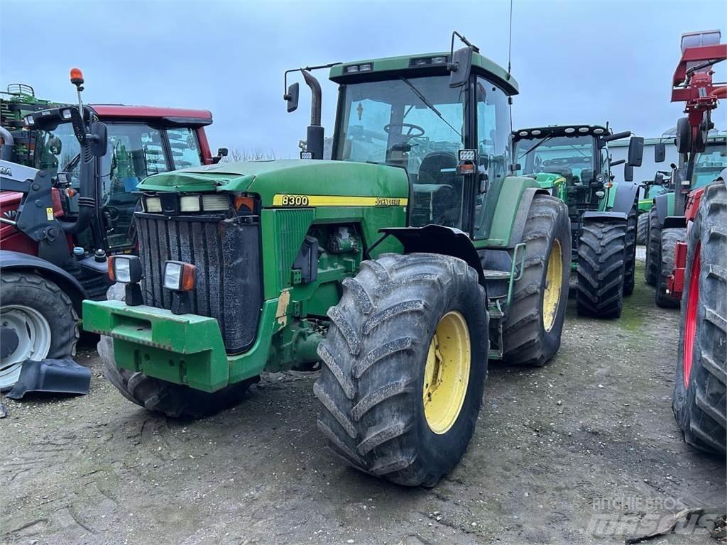 John Deere 8100 Traktorok