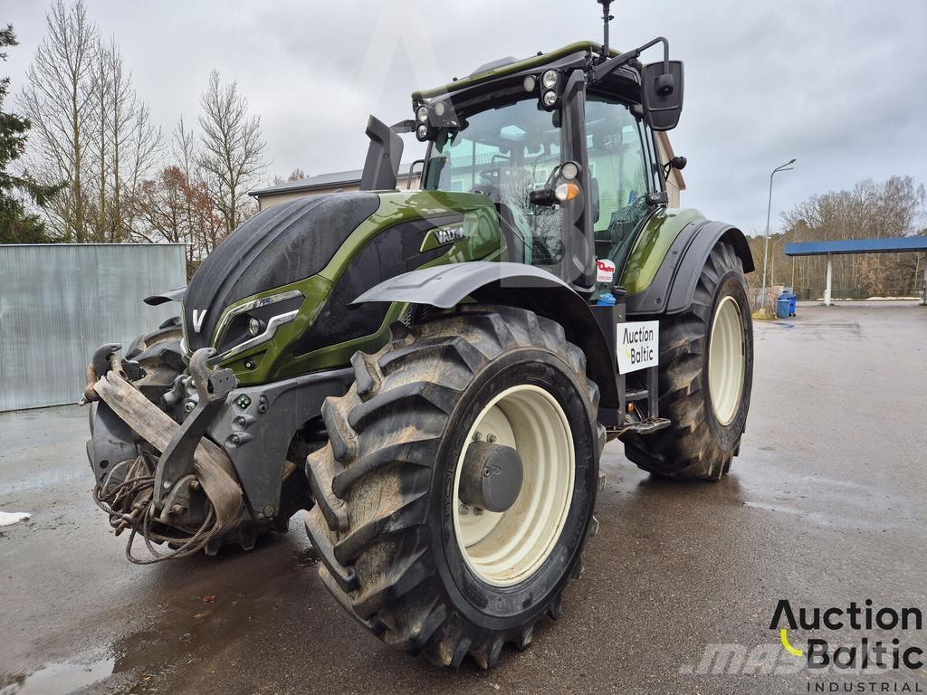 Valtra T235 Traktorok