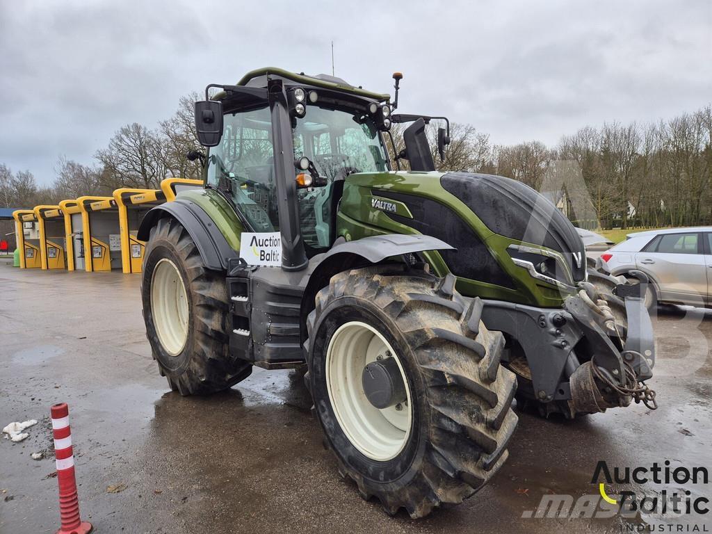 Valtra T235 Traktorok